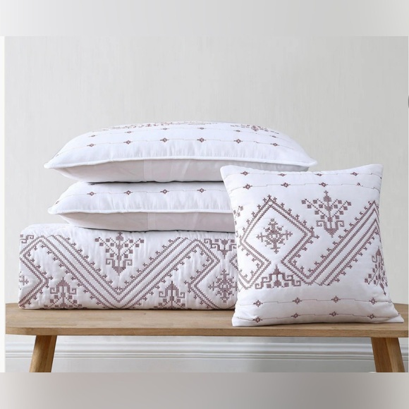 Brielle Home Cross Stitch Quilt Set, Twin Red - Picture 2 of 5